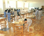 イメージ（全授業時間の42％以上が木の工芸学習にあてられ、理論と技術のバランスに配慮したカリキュラムが組まれている）