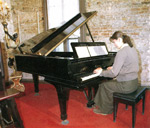 イメージ（「若い芽の会」発足の契機となった1962年ドイツ・スタンウェイ社製のグランドピアノ（函館市・ユニオンスクエア明治館所蔵））
