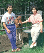 イメージ（ペットの子馬と、ゆとりを楽しむ岩崎夫婦）